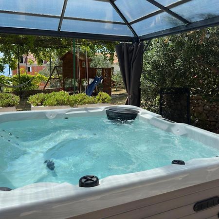 Vacation House Marin With Jacuzzi - Bol, Brac Zewnętrze zdjęcie