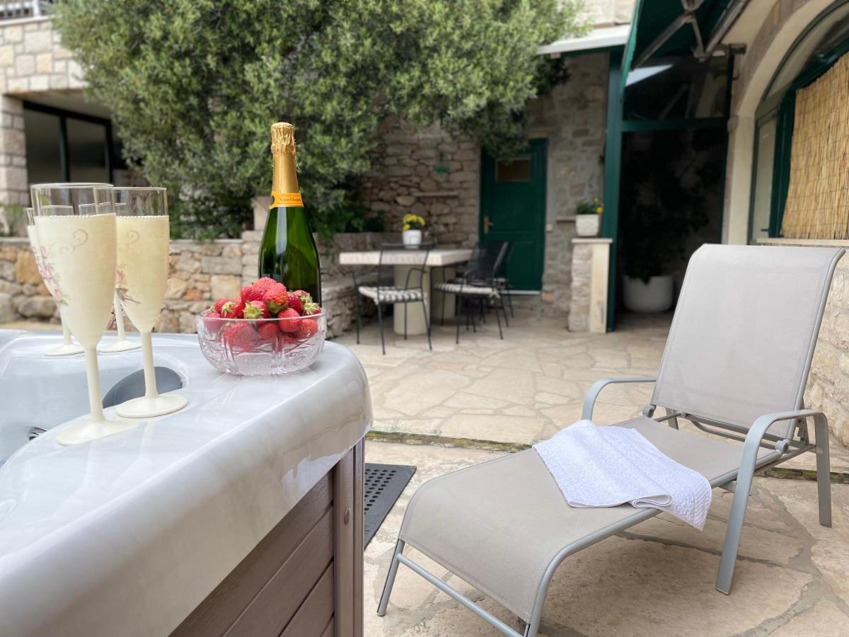 Vacation House Marin With Jacuzzi - Bol, Brac Zewnętrze zdjęcie